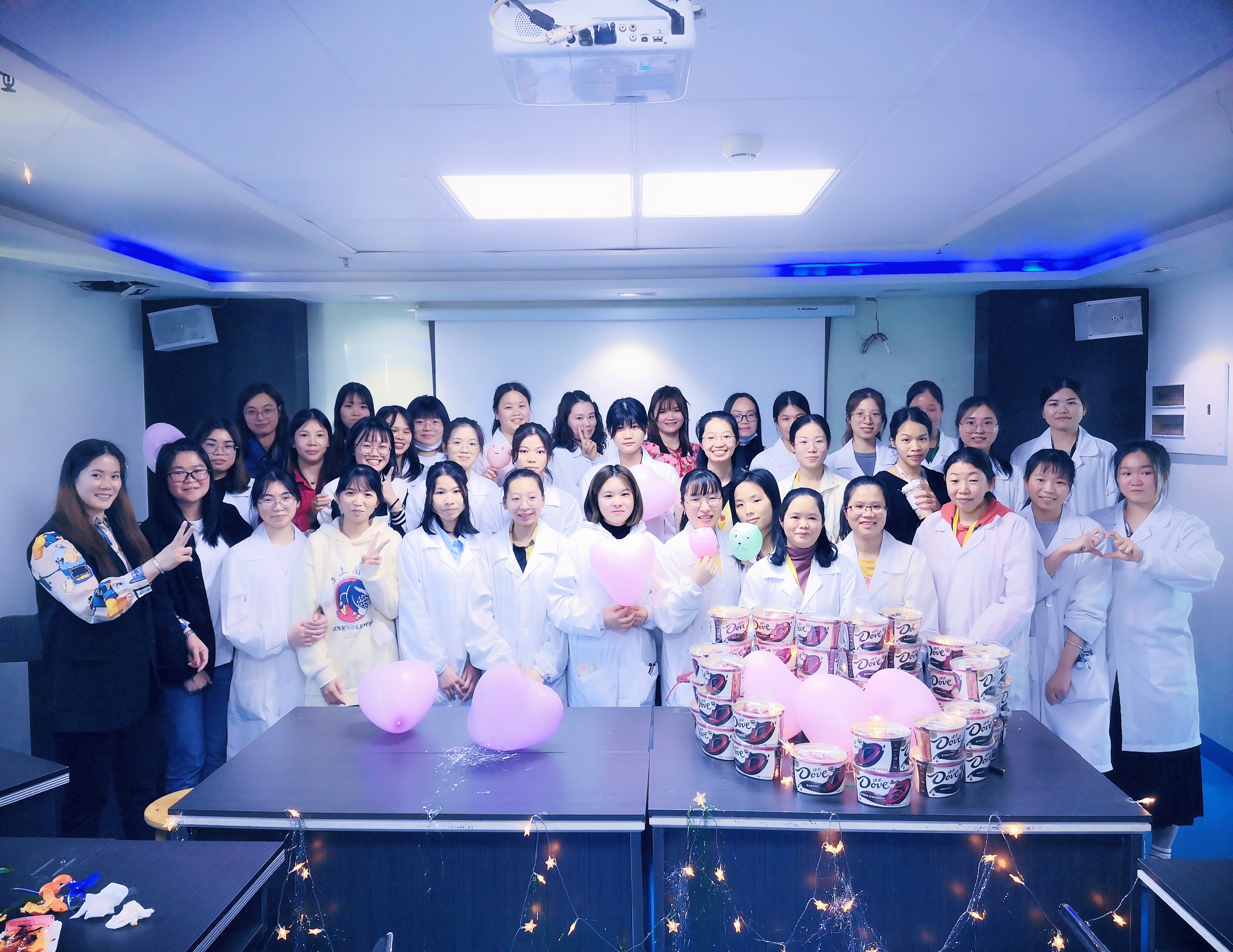 愿你笑靨如花，一生不減芳華！